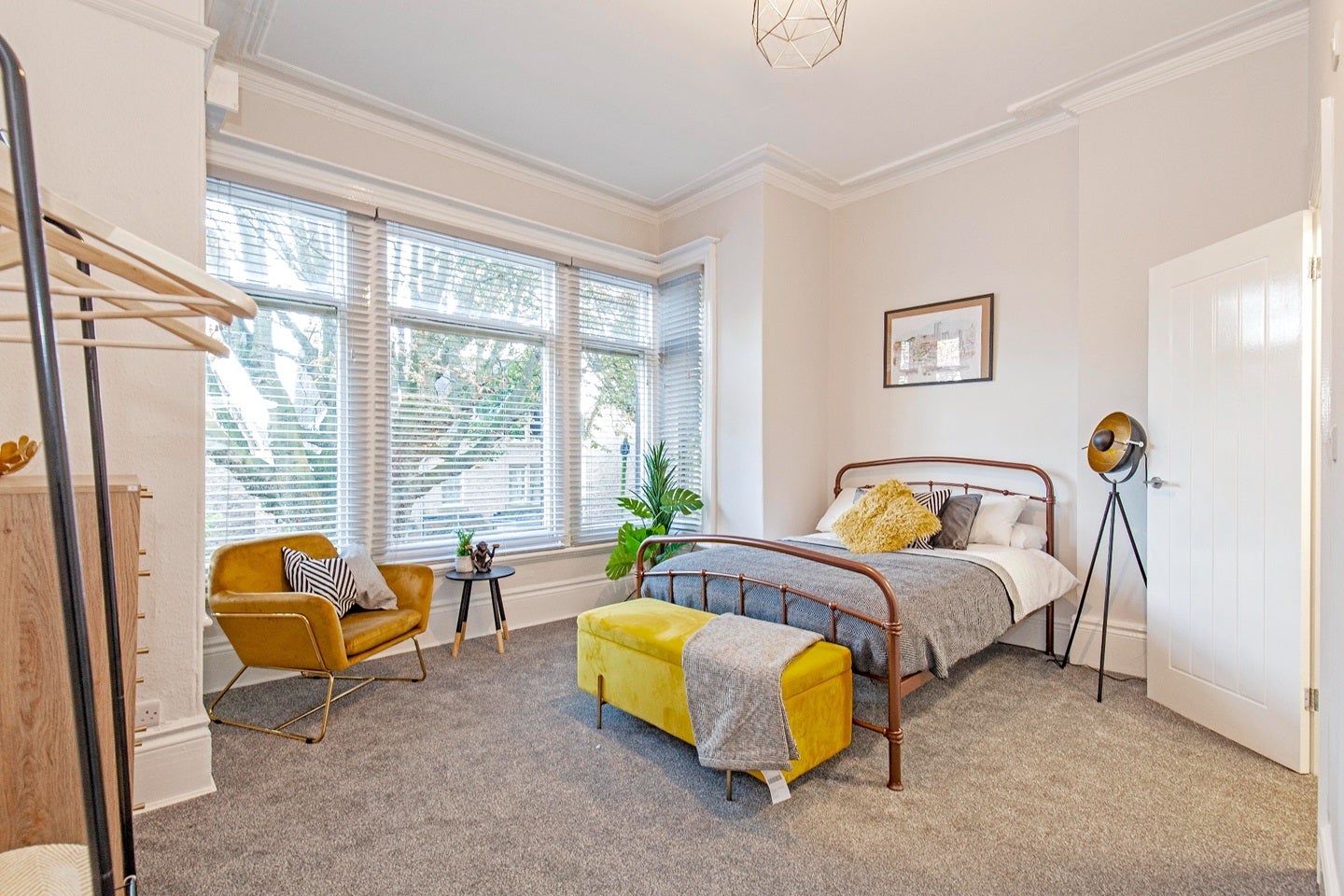Room Agden Road in Sheffield