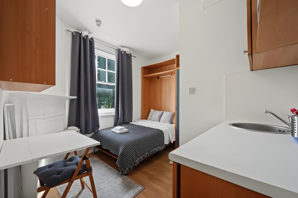 Flat Fulham Palace Road in Greater London
