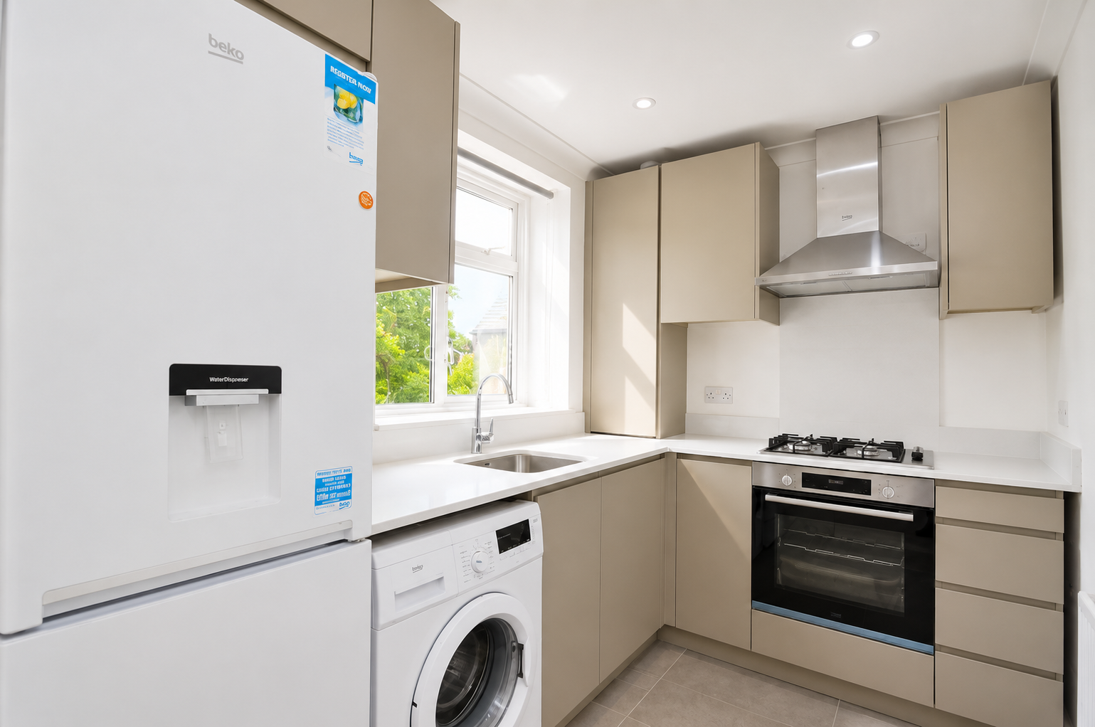 Flat Summerlands Avenue in Greater London