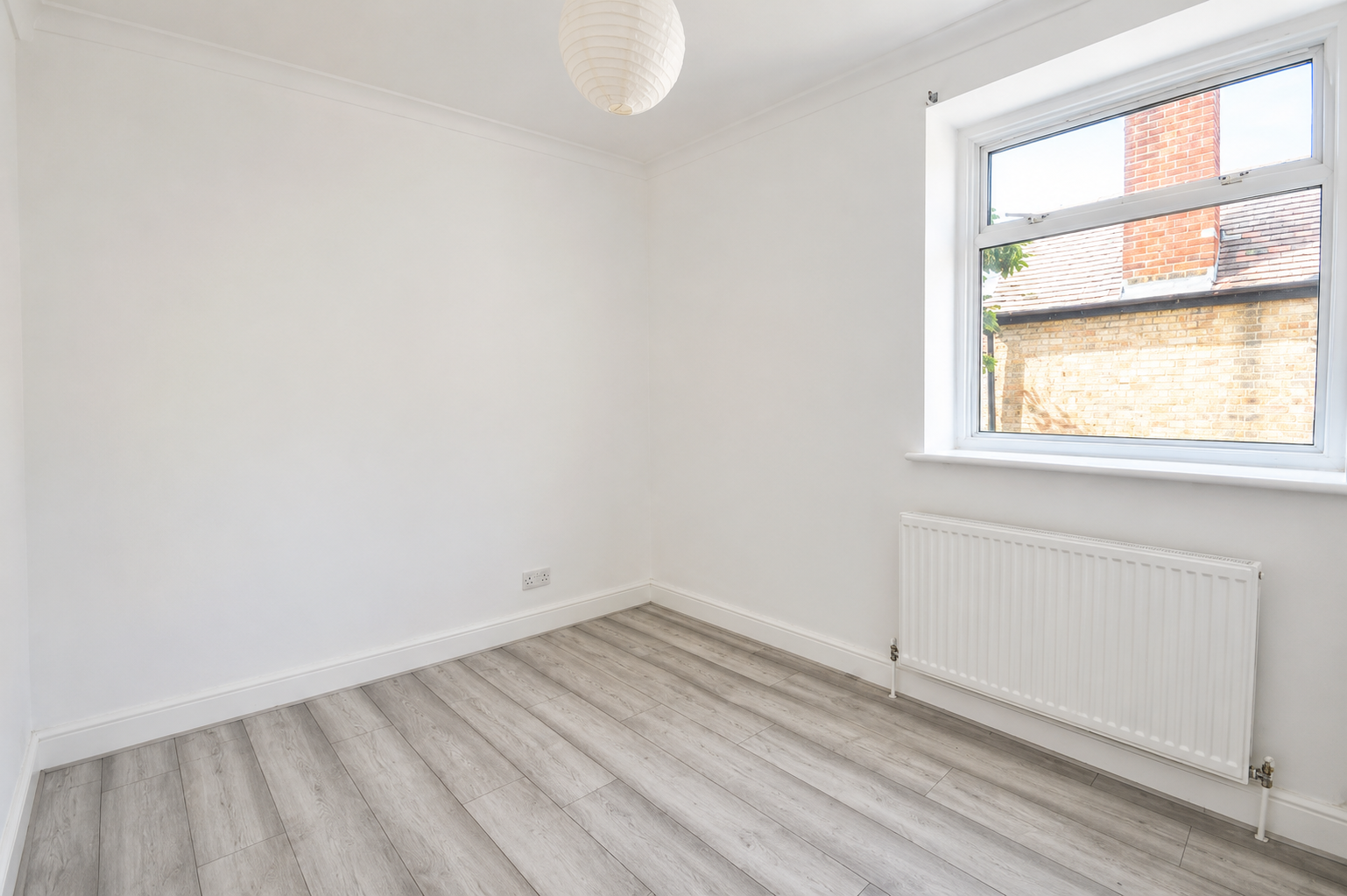 Flat Summerlands Avenue in Greater London