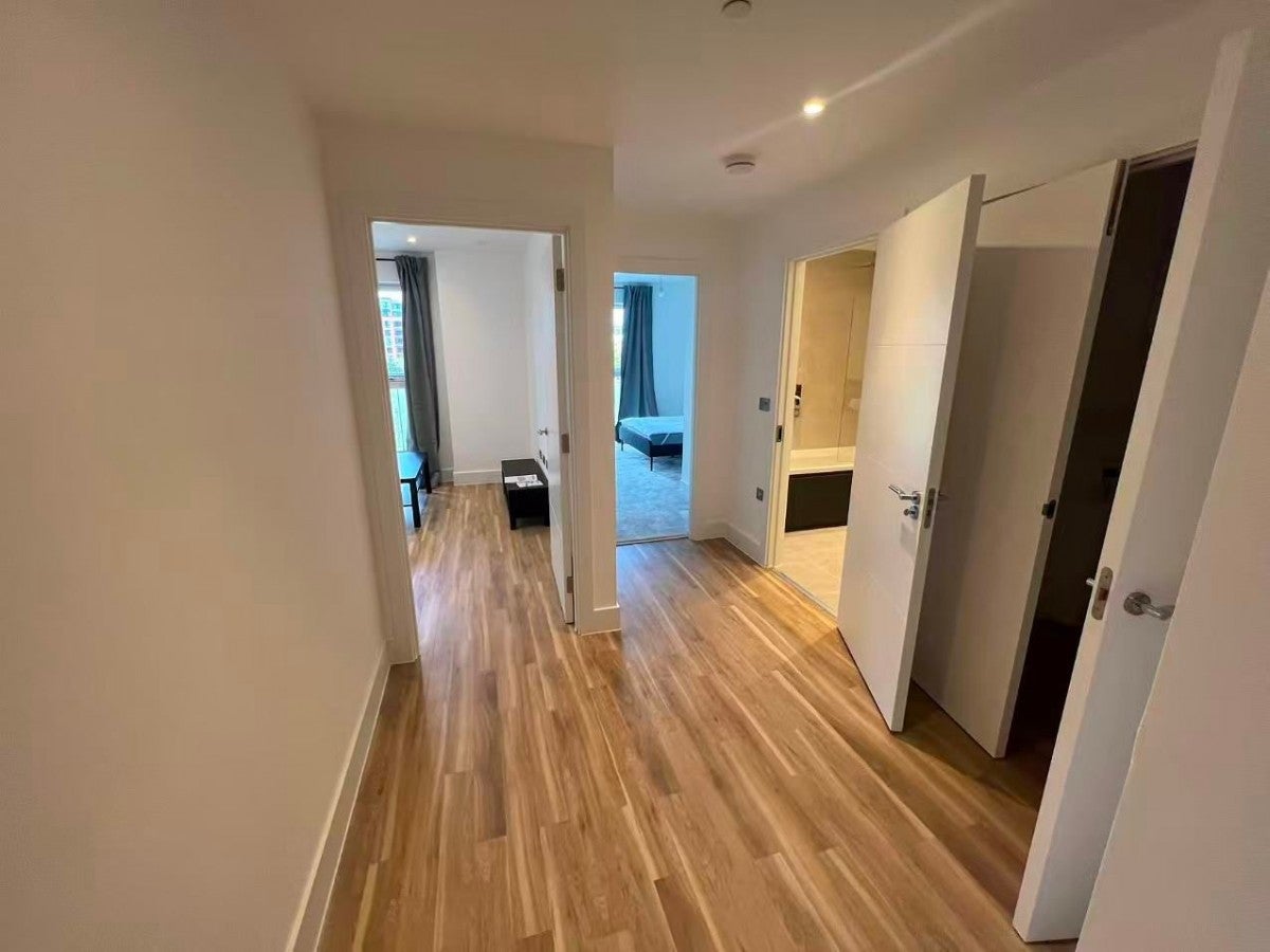 Flat Rowan Drive in Greater London