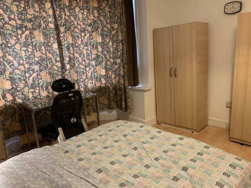Room Clarendon Gardens in Greater London