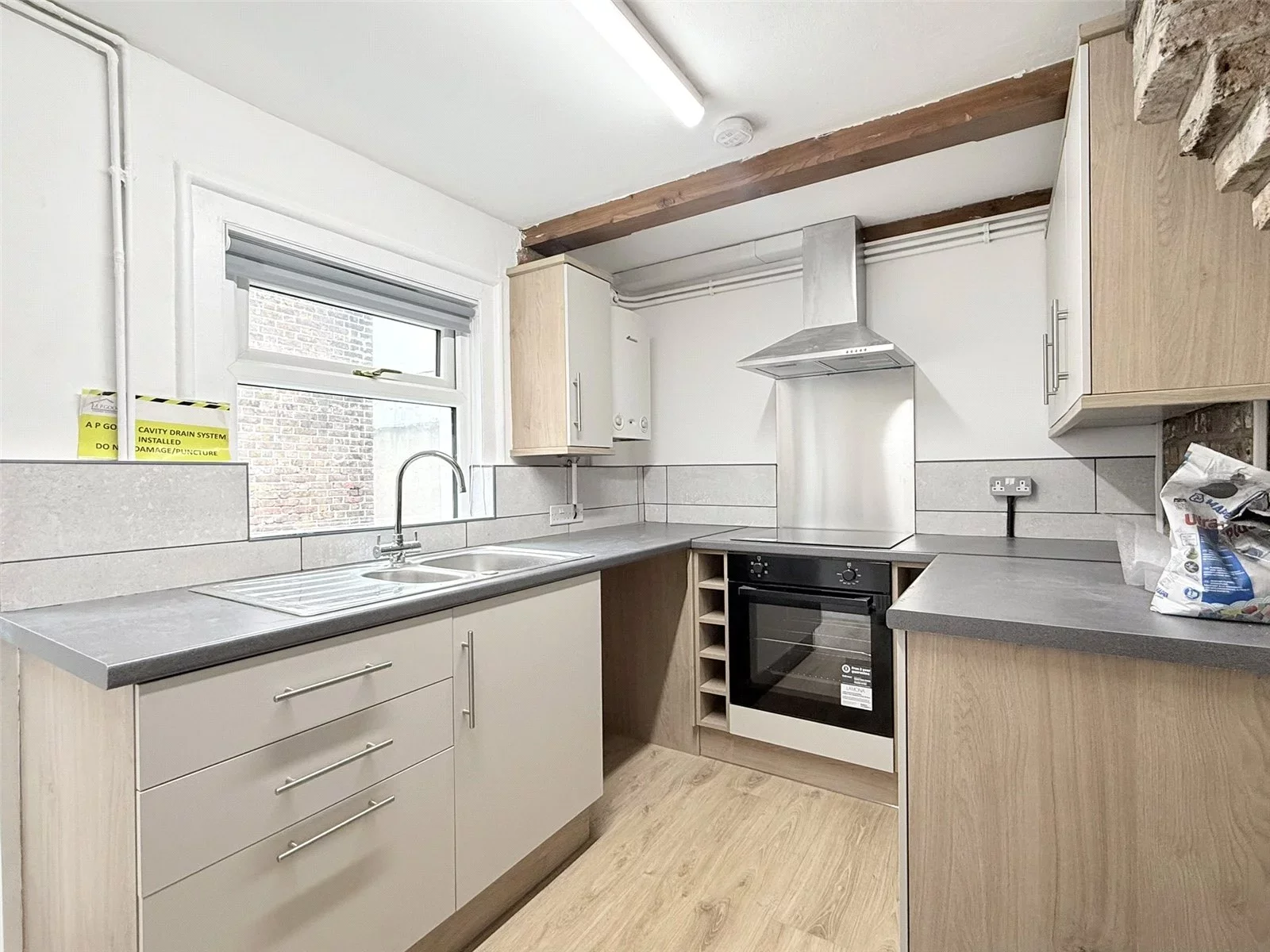 House Nesbitts Alley in Greater London