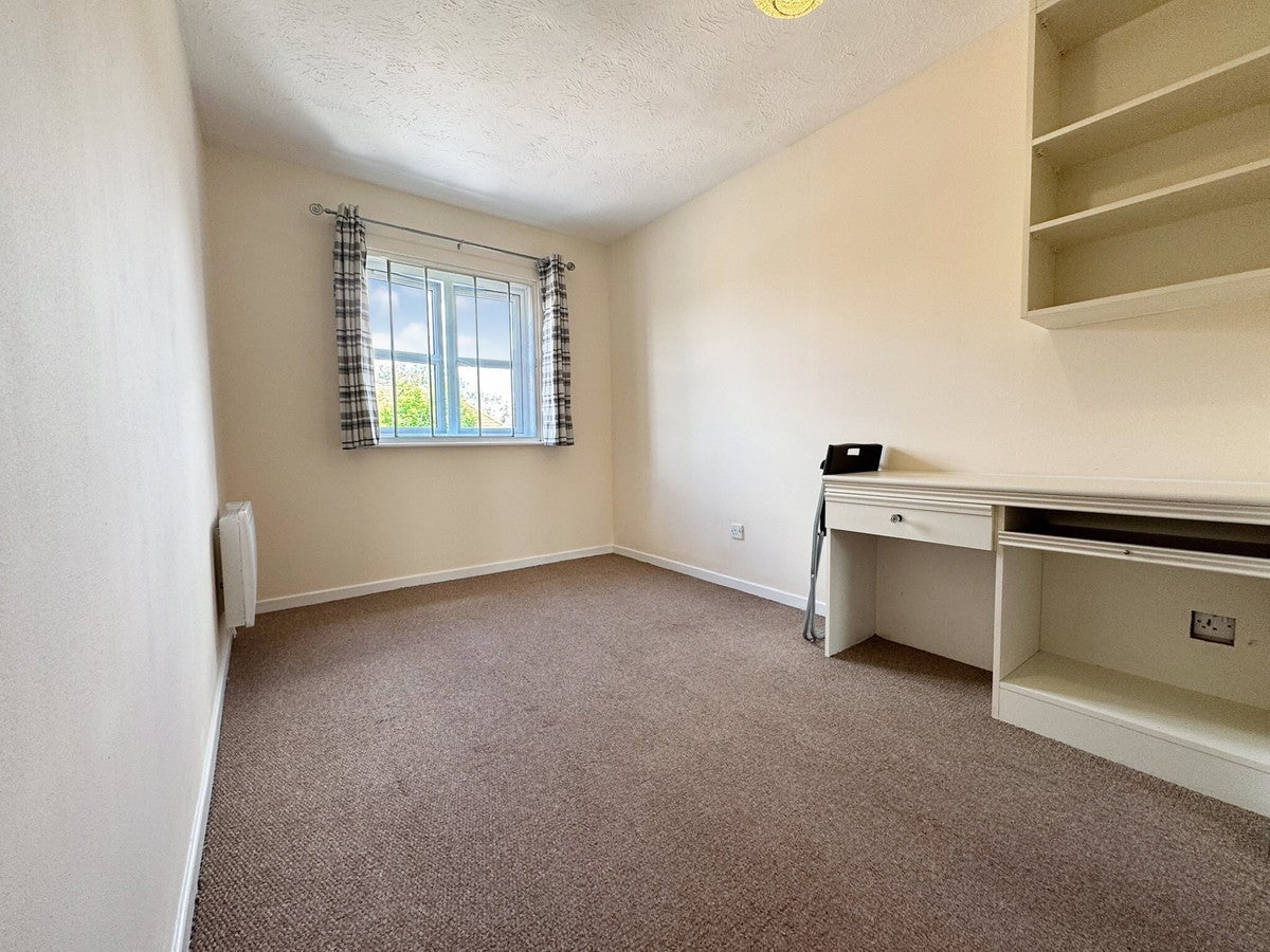 Flat Hardwick Crescent in Dartford