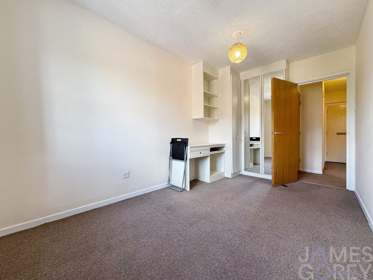 Flat Hardwick Crescent in Dartford