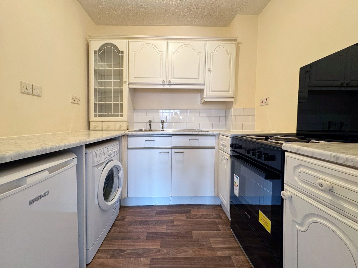 Flat Hardwick Crescent in Dartford