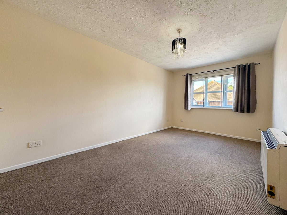 Flat Hardwick Crescent in Dartford