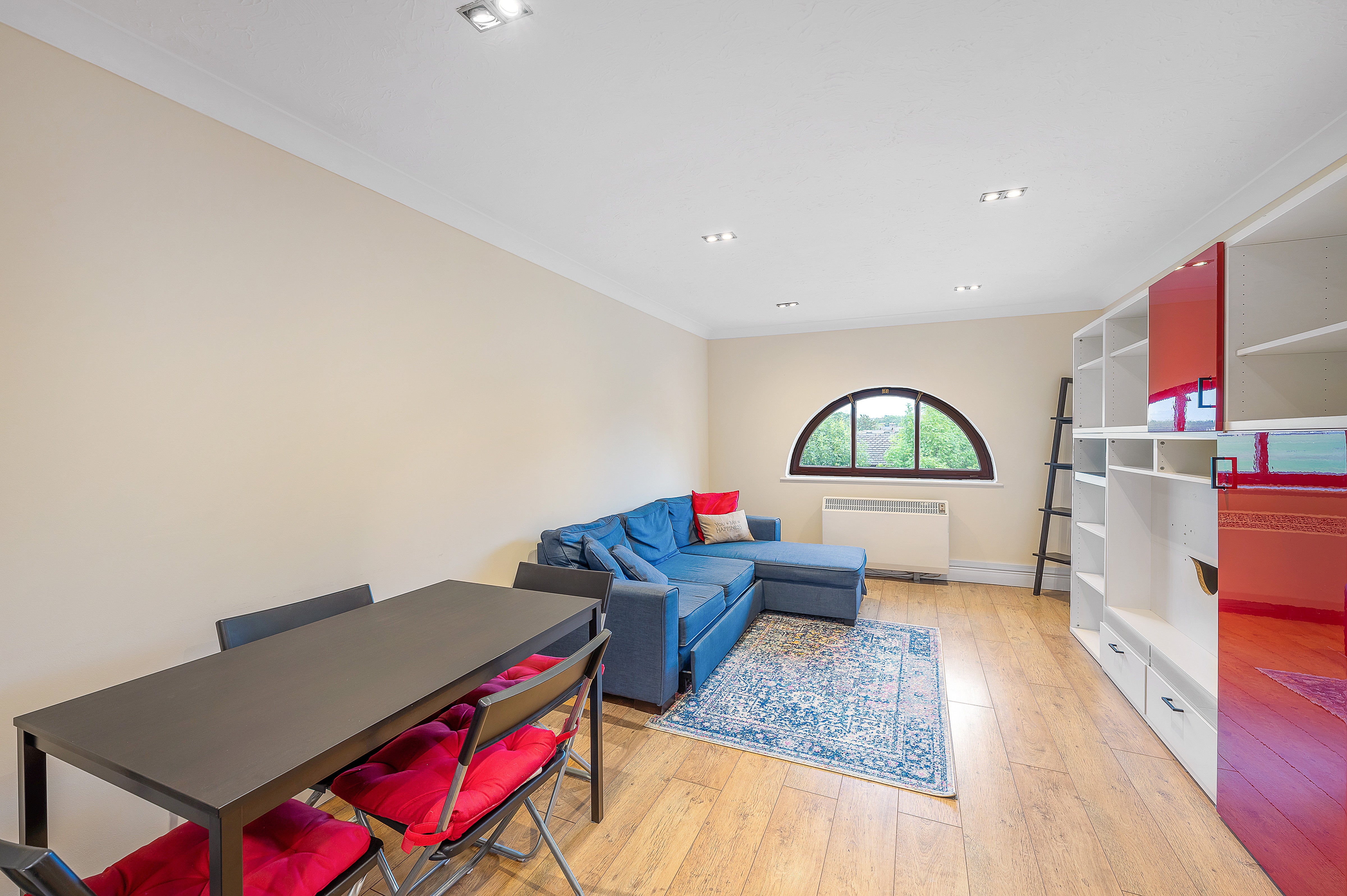 Flat Pincott Place in Greater London
