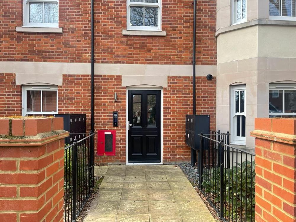 Flat Warwick Avenue in Bedford