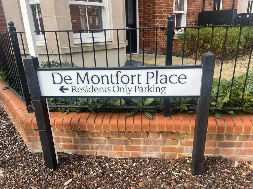 Flat Warwick Avenue in Bedford