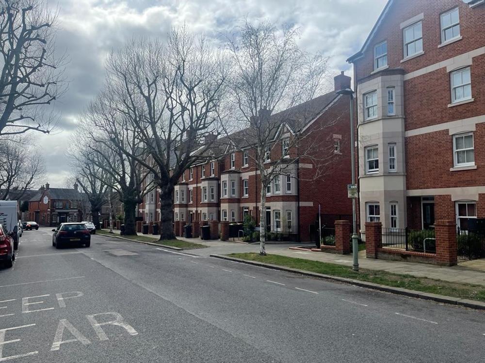 Flat Warwick Avenue in Bedford