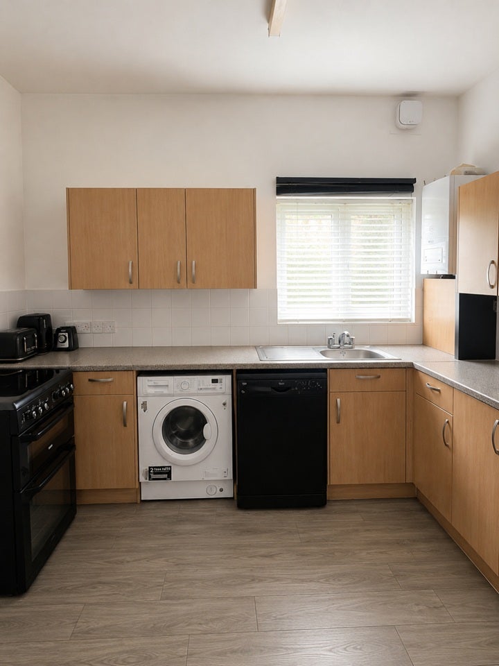 Room Wolfington Road in Greater London