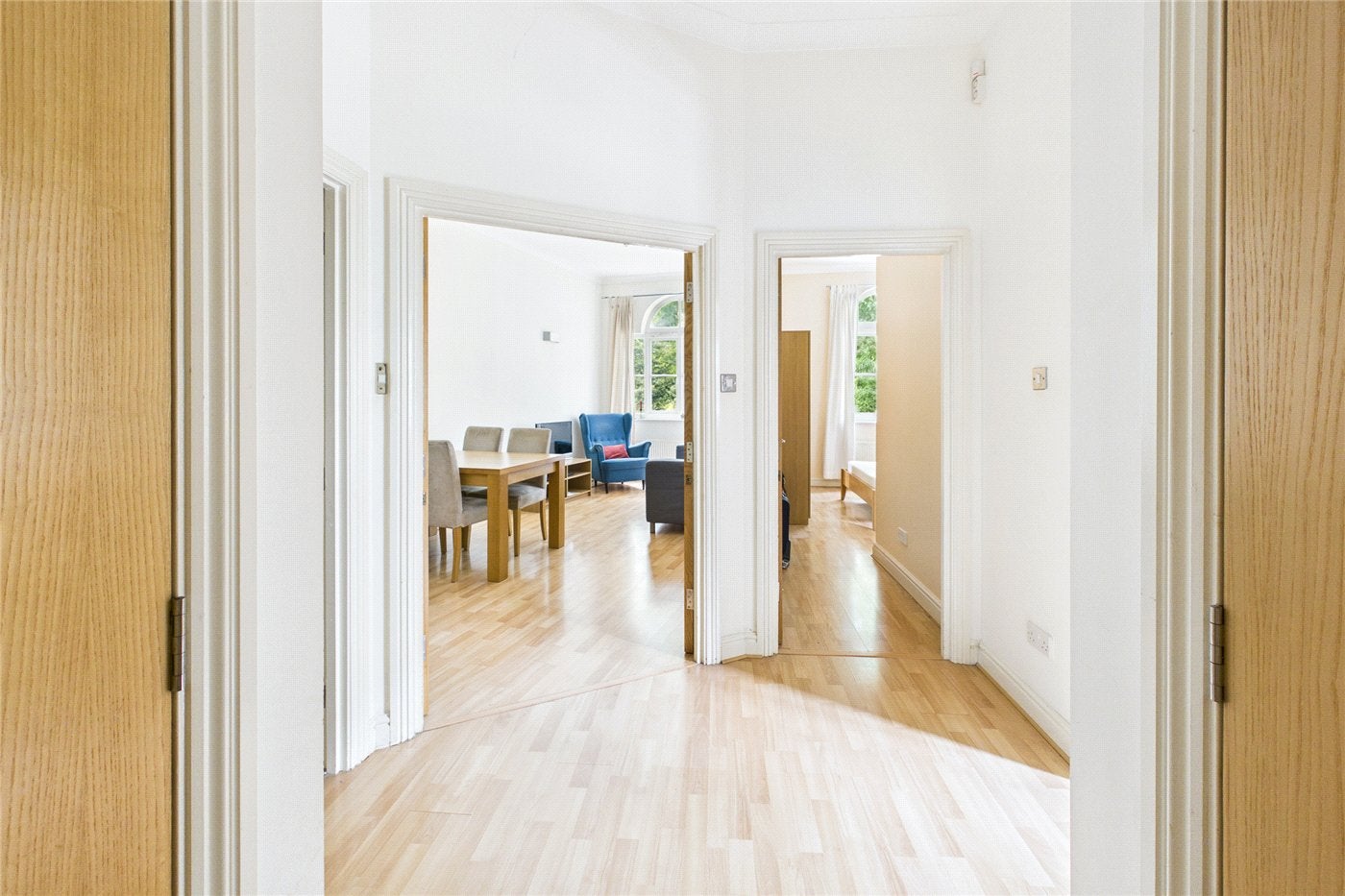 Flat Blenheim Gardens in Greater London