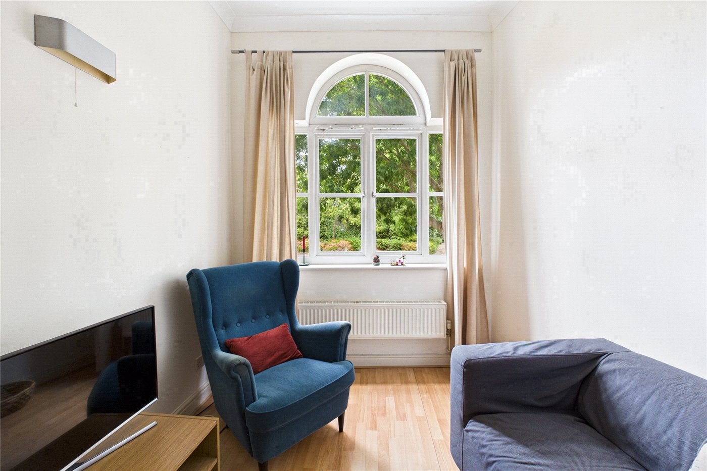 Flat Blenheim Gardens in Greater London
