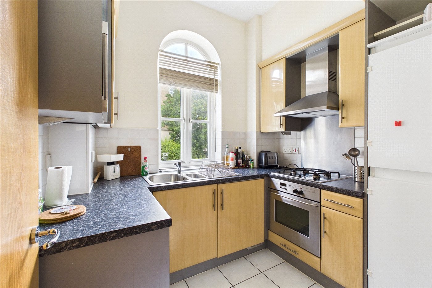 Flat Blenheim Gardens in Greater London