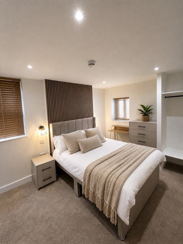 Room Queens Road in Portsmouth