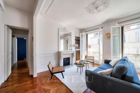 Flat Rue Legendre in Paris