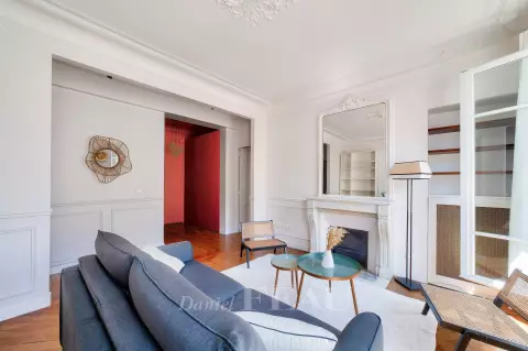 Flat Rue Legendre in Paris