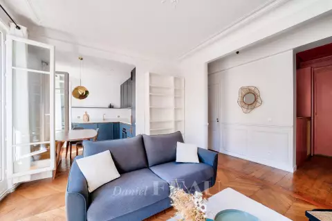Flat Rue Legendre in Paris