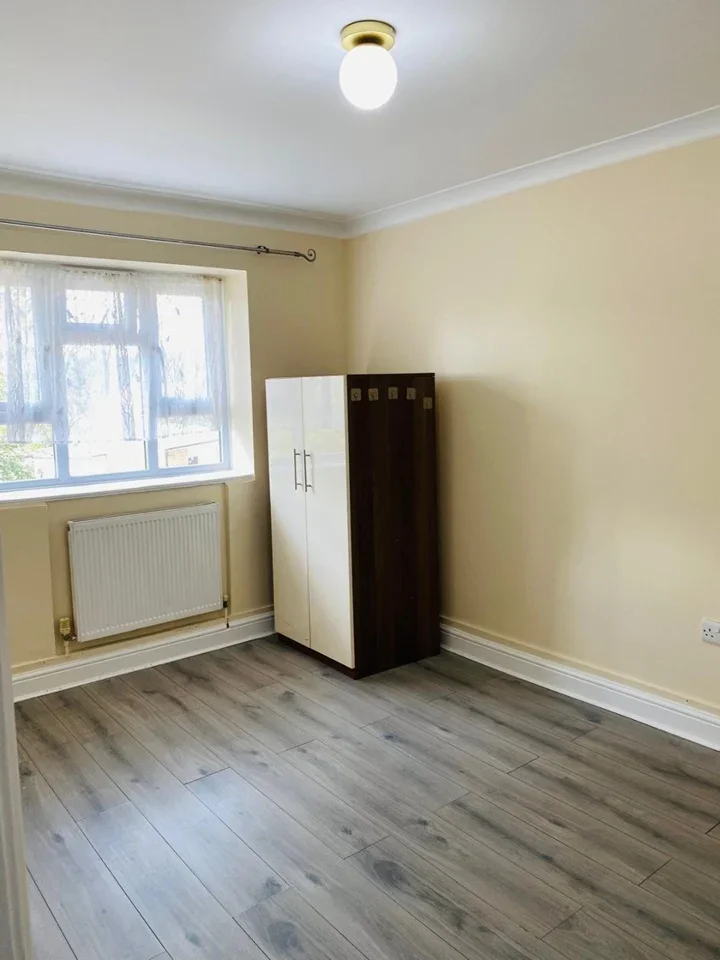 Flat Fairham Avenue in South Ockendon