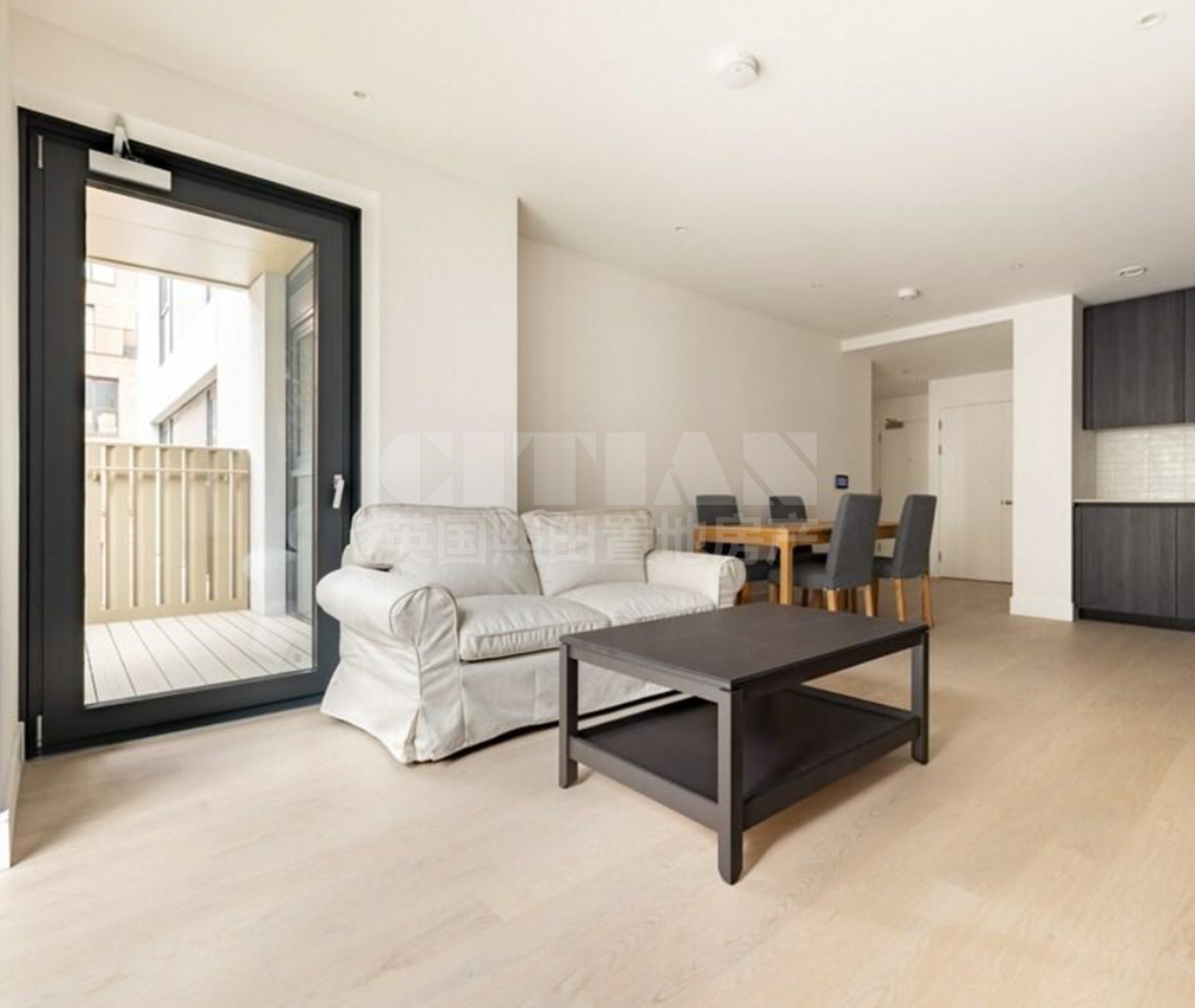 Flat Sayer Street in Greater London