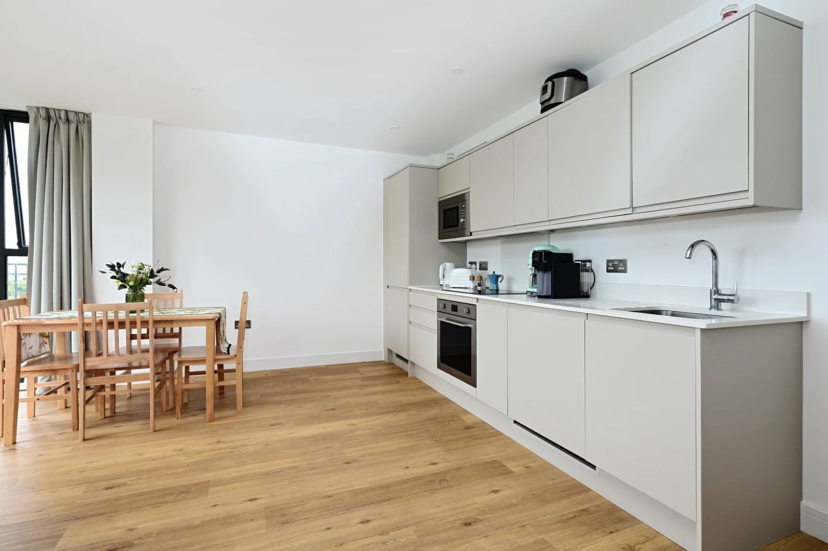 Flat Farnborough Road in Rushmoor