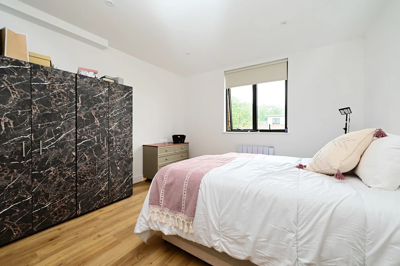 Flat Farnborough Road in Rushmoor