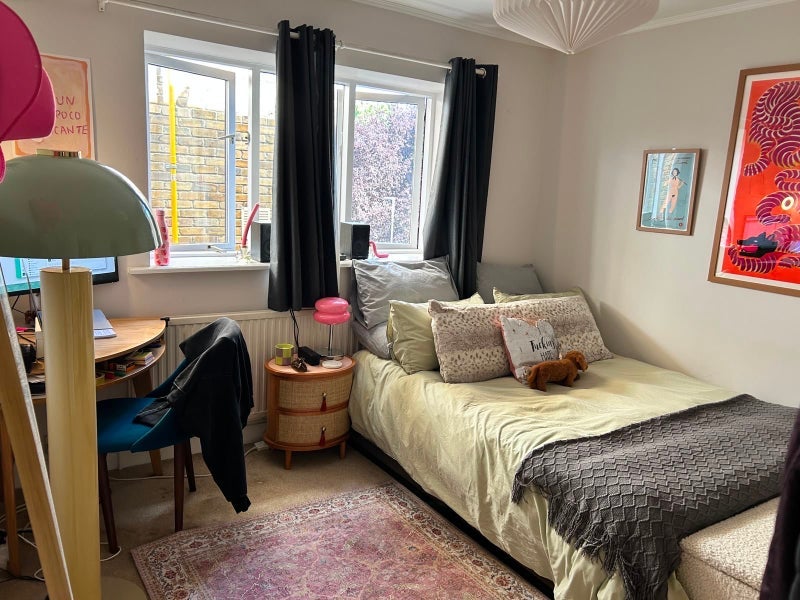 Room Broomgrove Road in Greater London
