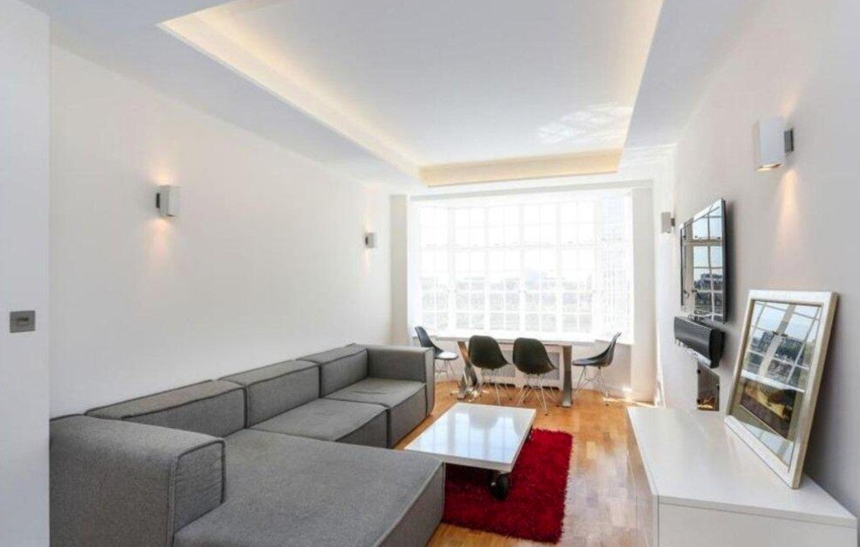 Flat Warwick Gardens in Greater London