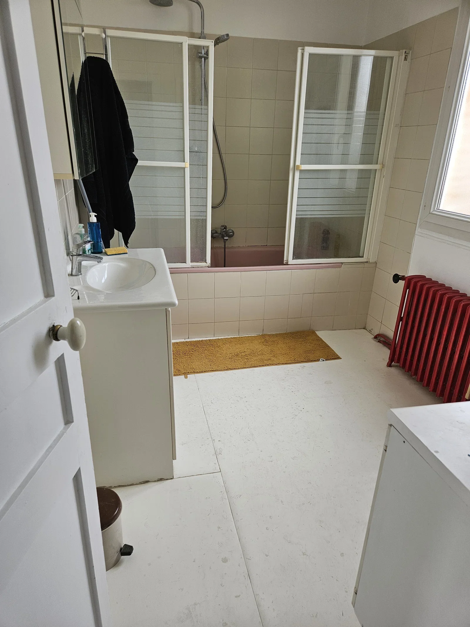 Room Avenue Victor Hugo in Clamart