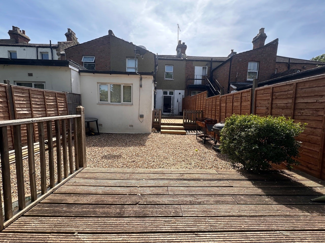 Flat Ballards Lane in Greater London