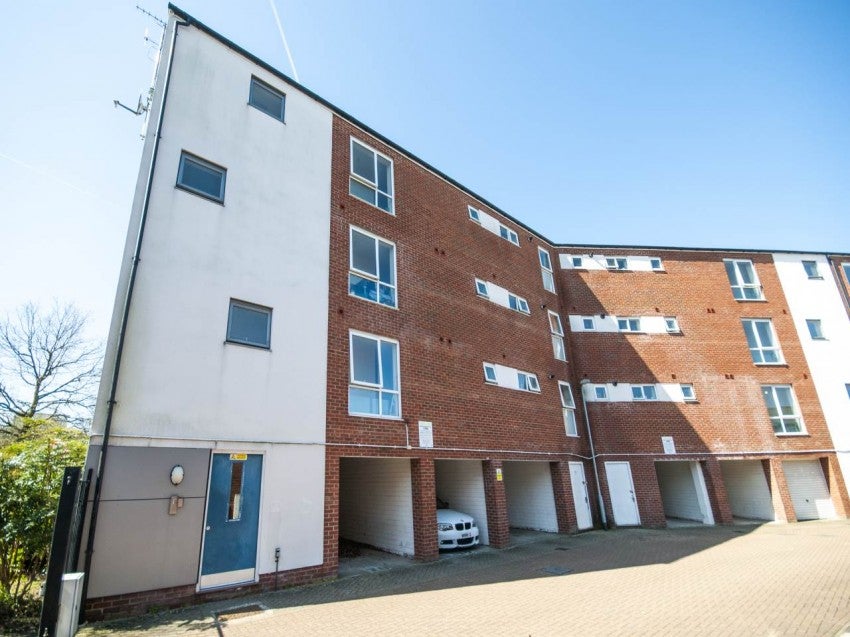 Flat Great North Road in Welwyn Hatfield