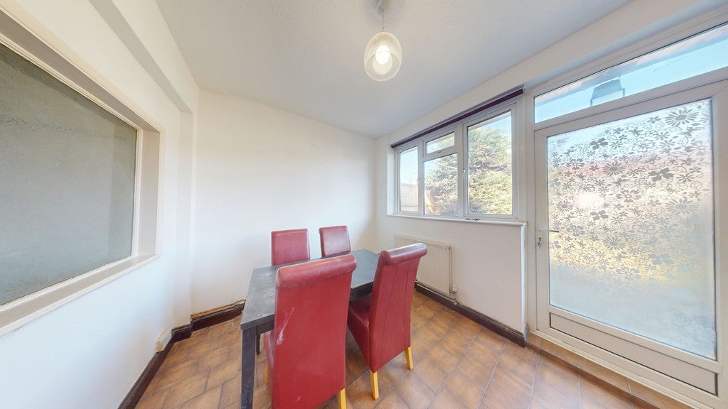 Room Manor Way in Greater London