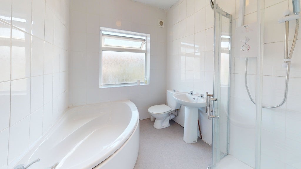 Room Manor Way in Greater London