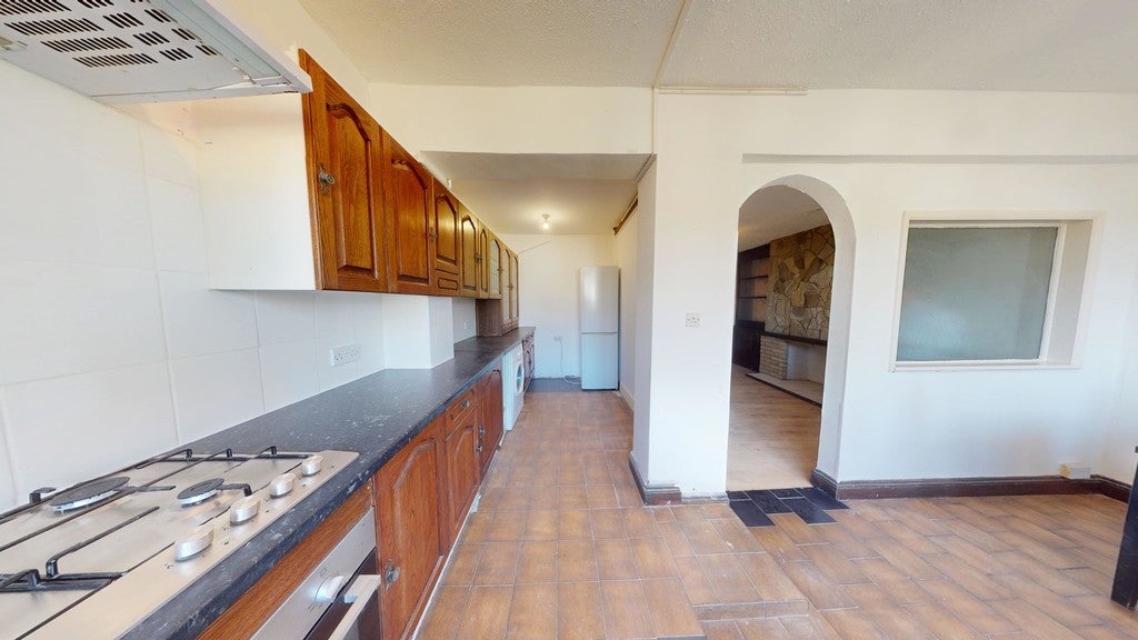 Room Manor Way in Greater London