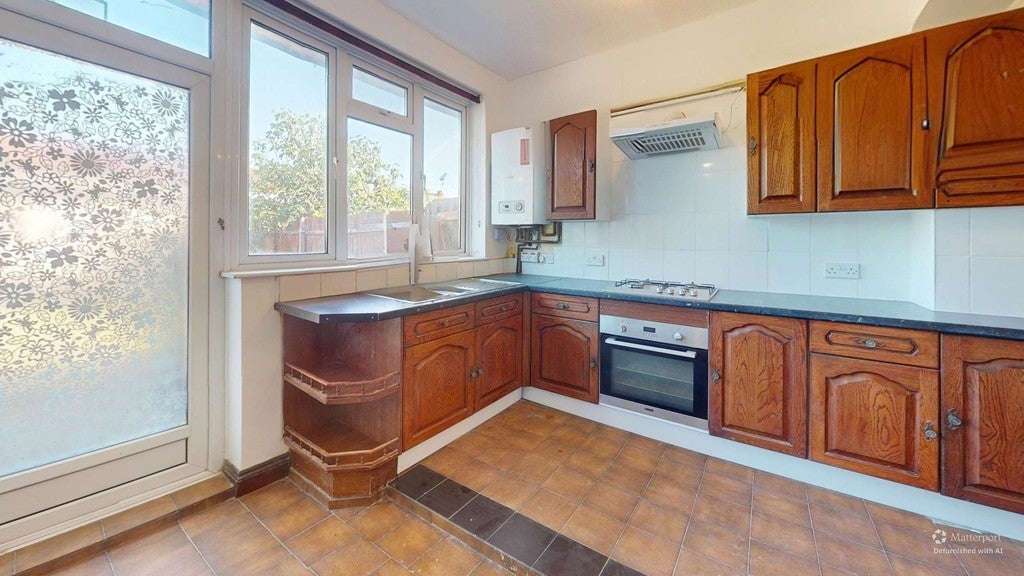 Room Manor Way in Greater London