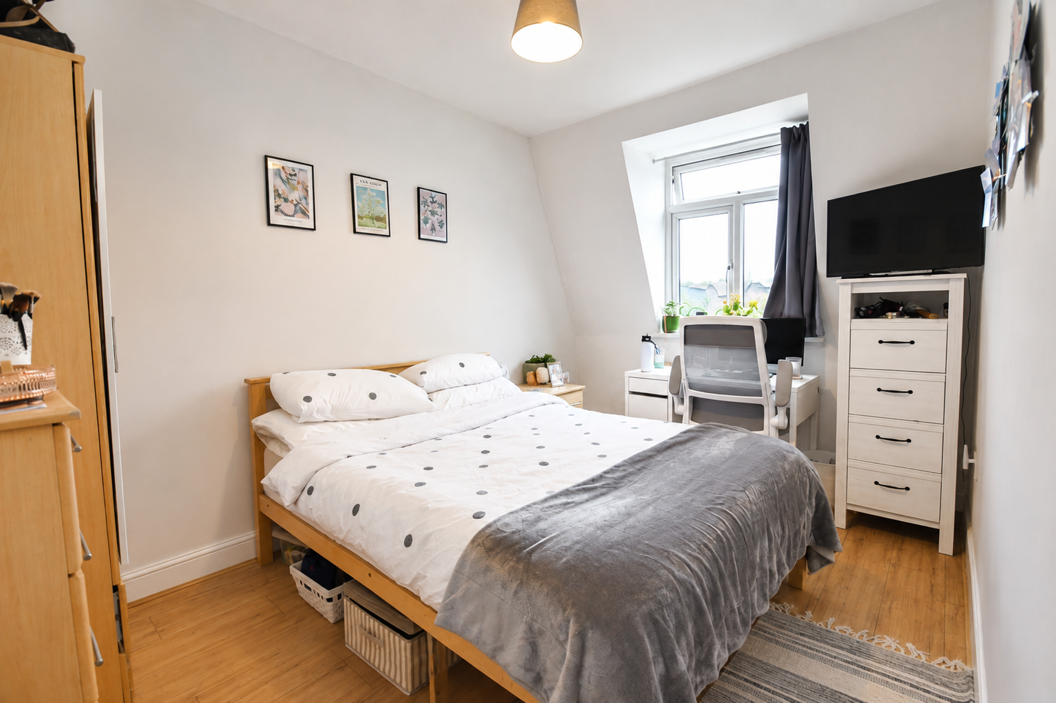 Flat Churchfield Road in Greater London