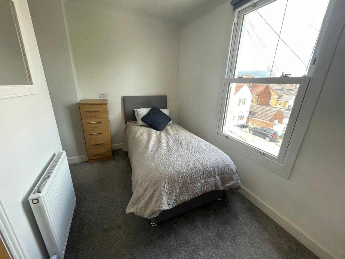 Room Hunt Street in Swindon