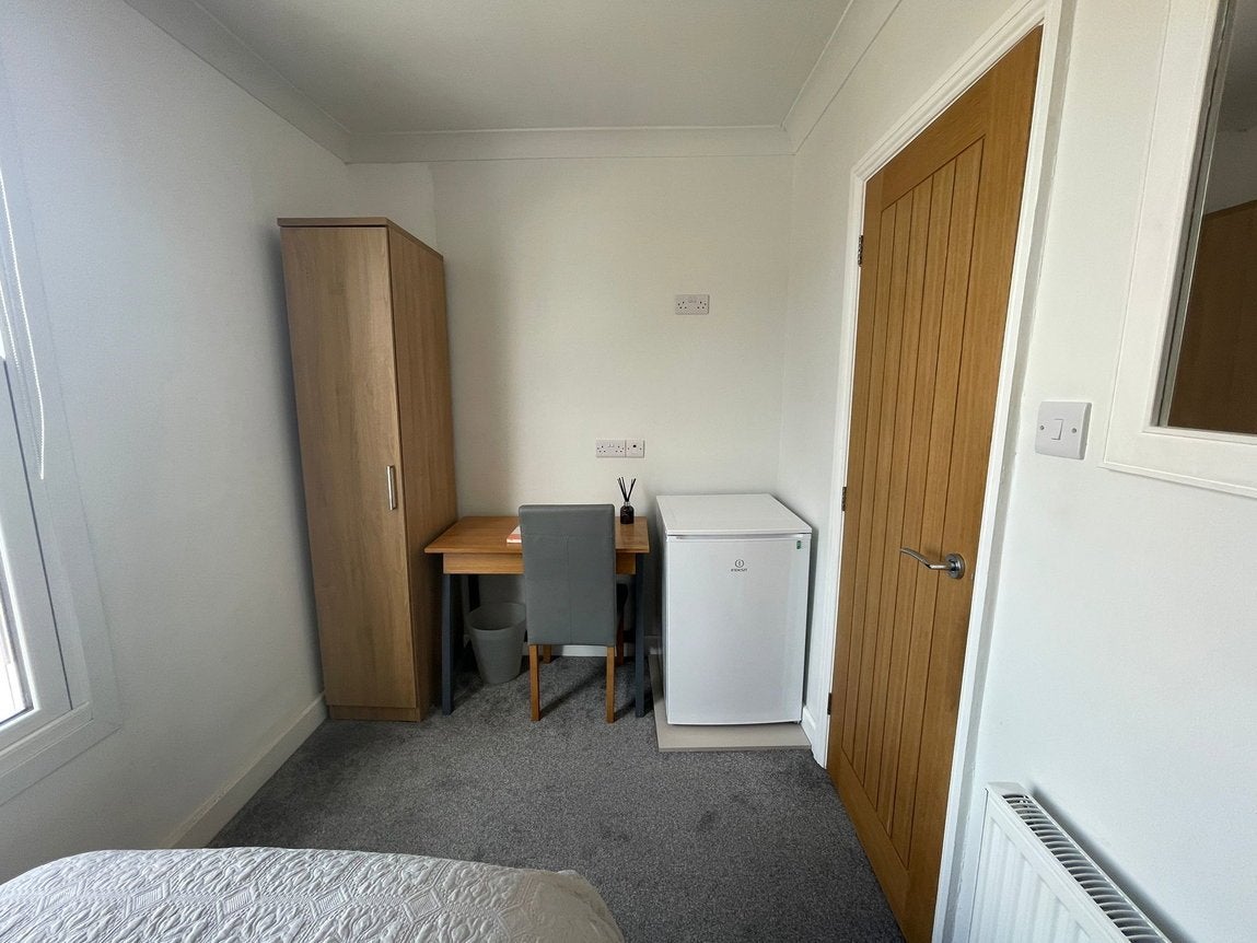 Room Hunt Street in Swindon
