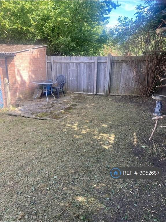 Flat Kirby Road in Dartford