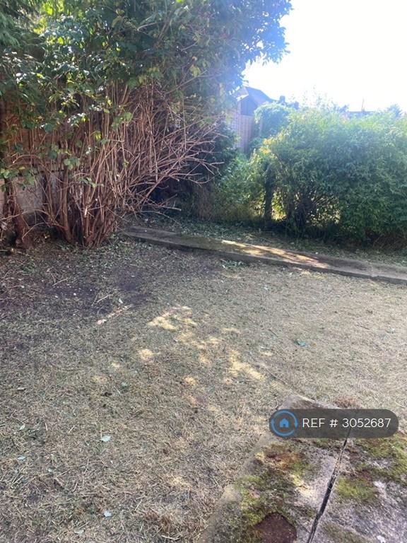 Flat Kirby Road in Dartford