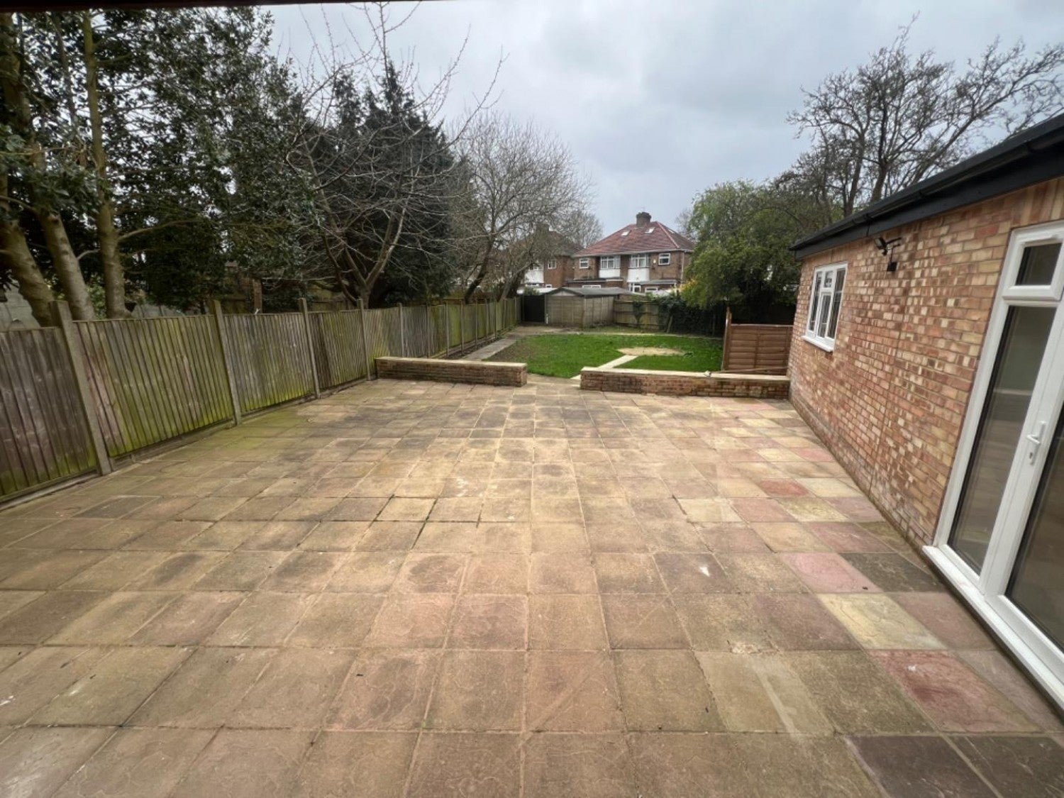 Flat Milford Gardens in Greater London