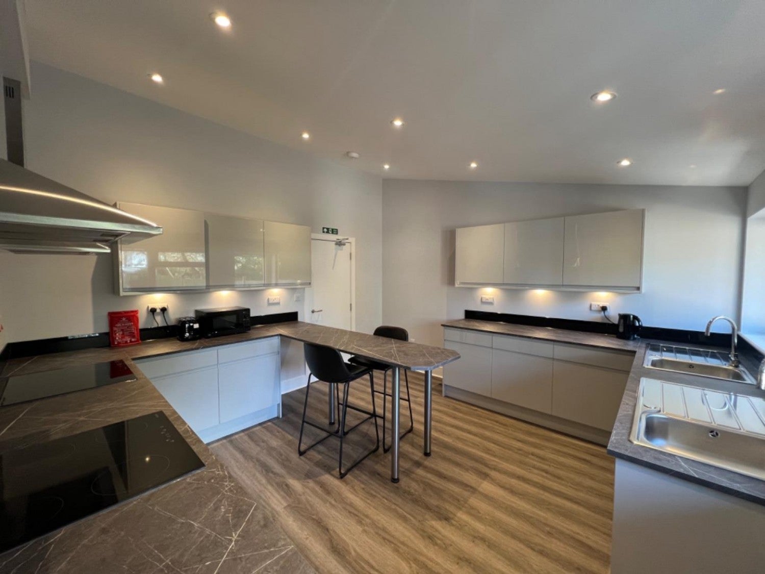 Flat Milford Gardens in Greater London