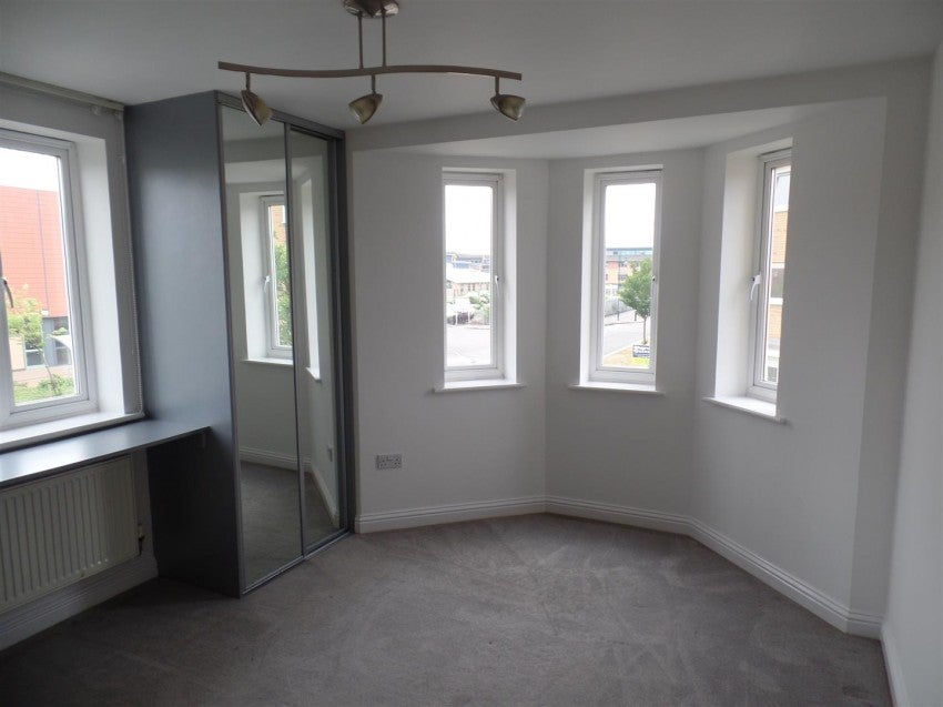 Flat Clayburn Road in Peterborough