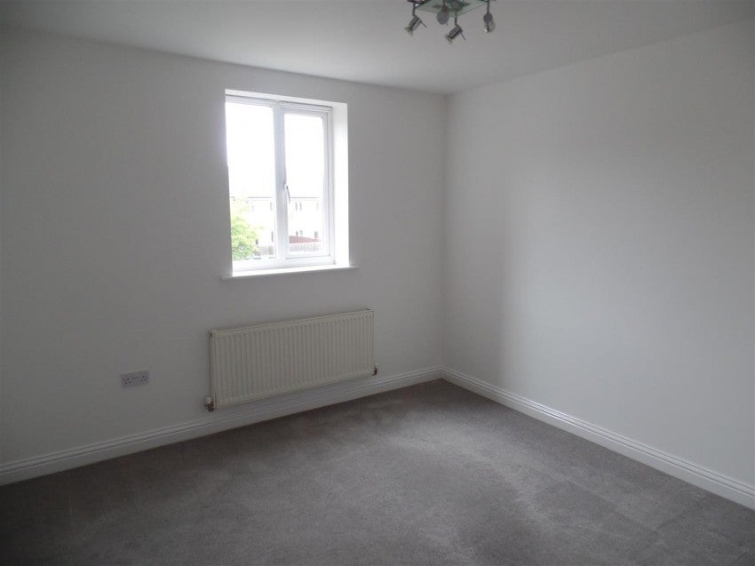 Flat Clayburn Road in Peterborough