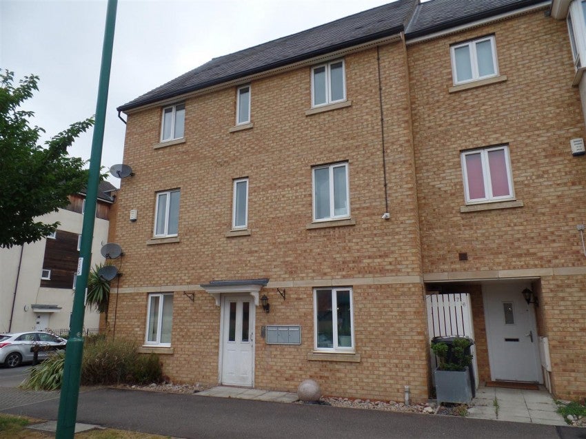Flat Clayburn Road in Peterborough