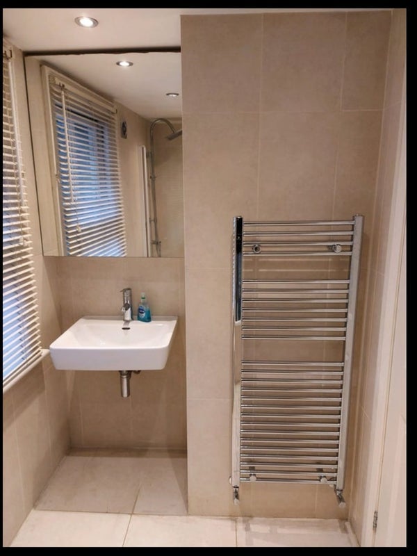 Room Fulham Road in Greater London