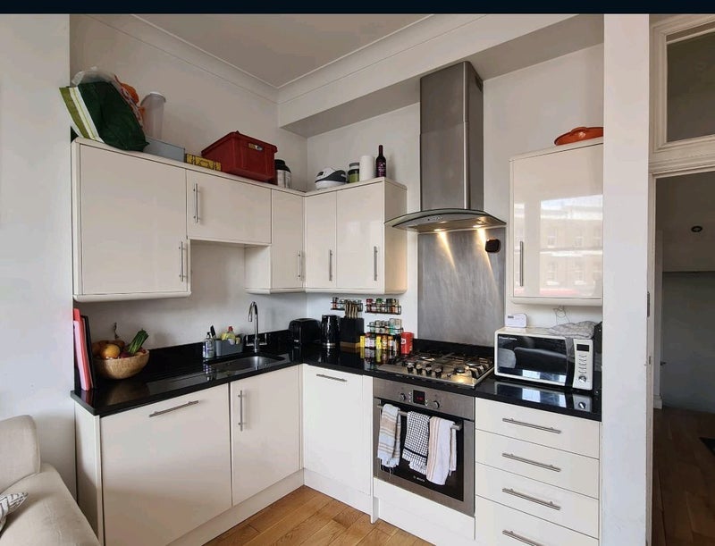 Room Fulham Road in Greater London