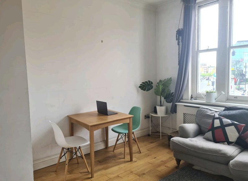 Room Fulham Road in Greater London
