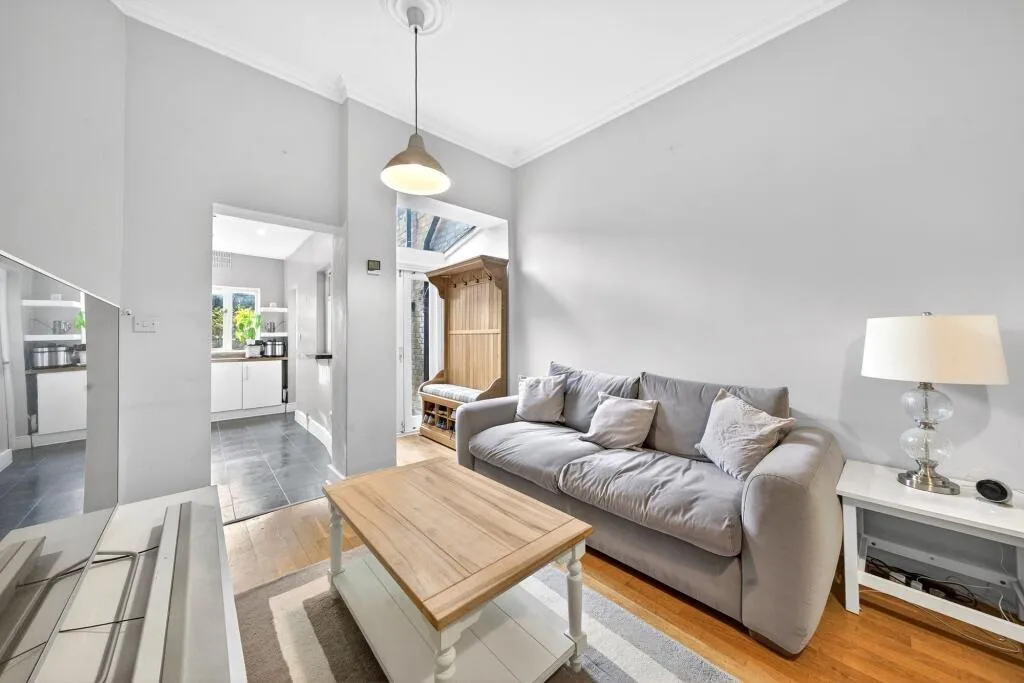 Flat Thane Villas in Greater London